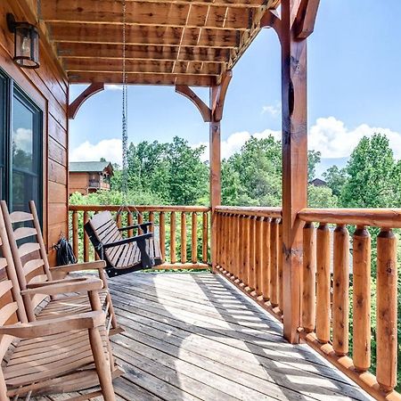 Gatlinburg Cabin With Private Hot Tub By Staycating Bagian luar foto
