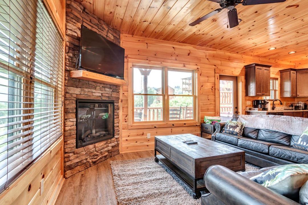 Gatlinburg Cabin With Private Hot Tub By Staycating Bagian luar foto