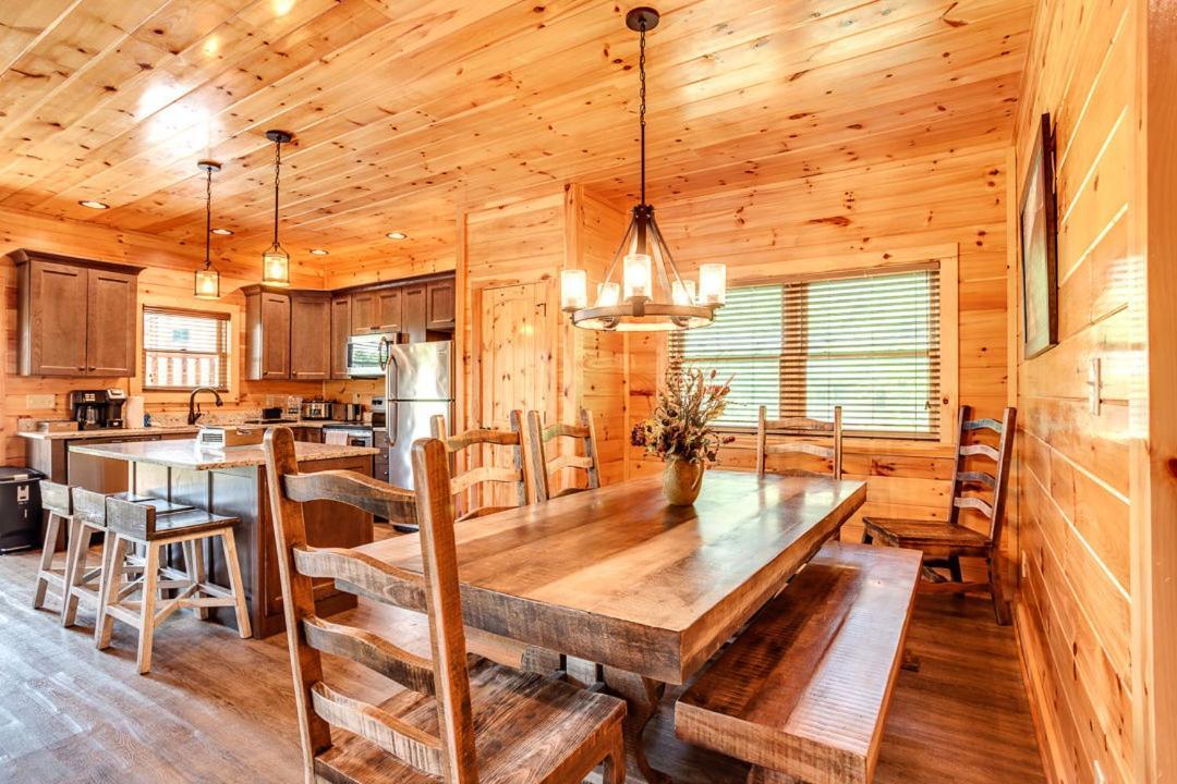Gatlinburg Cabin With Private Hot Tub By Staycating Bagian luar foto