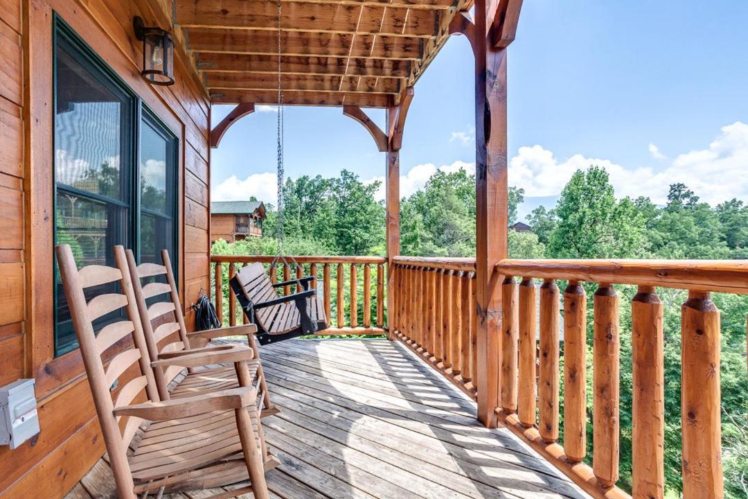 Gatlinburg Cabin With Private Hot Tub By Staycating Bagian luar foto