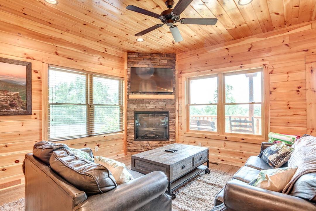 Gatlinburg Cabin With Private Hot Tub By Staycating Bagian luar foto