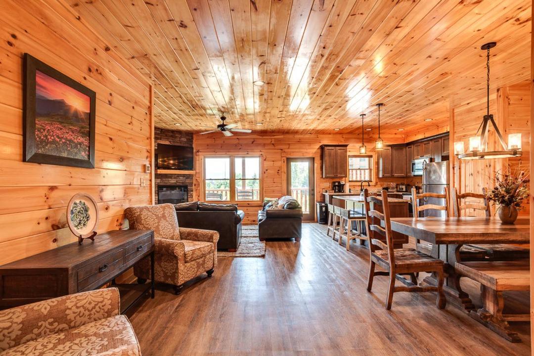 Gatlinburg Cabin With Private Hot Tub By Staycating Bagian luar foto