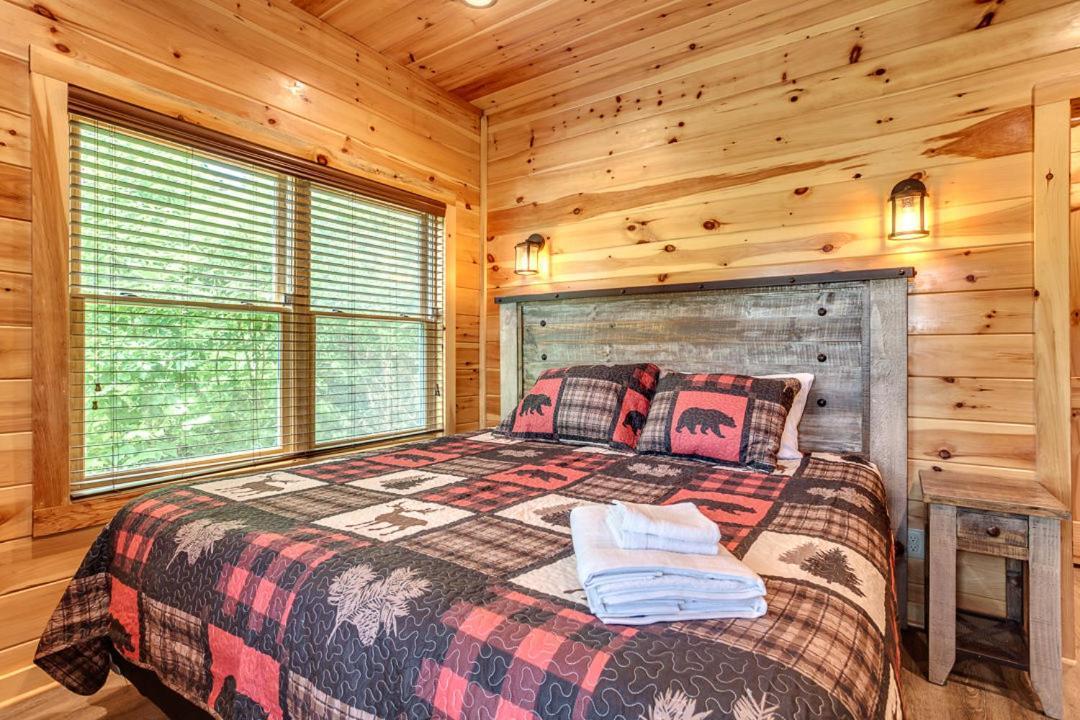 Gatlinburg Cabin With Private Hot Tub By Staycating Bagian luar foto