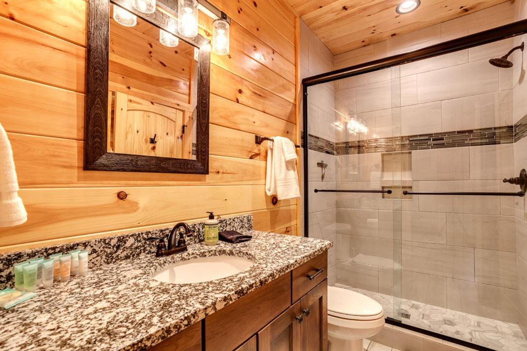 Gatlinburg Cabin With Private Hot Tub By Staycating Bagian luar foto