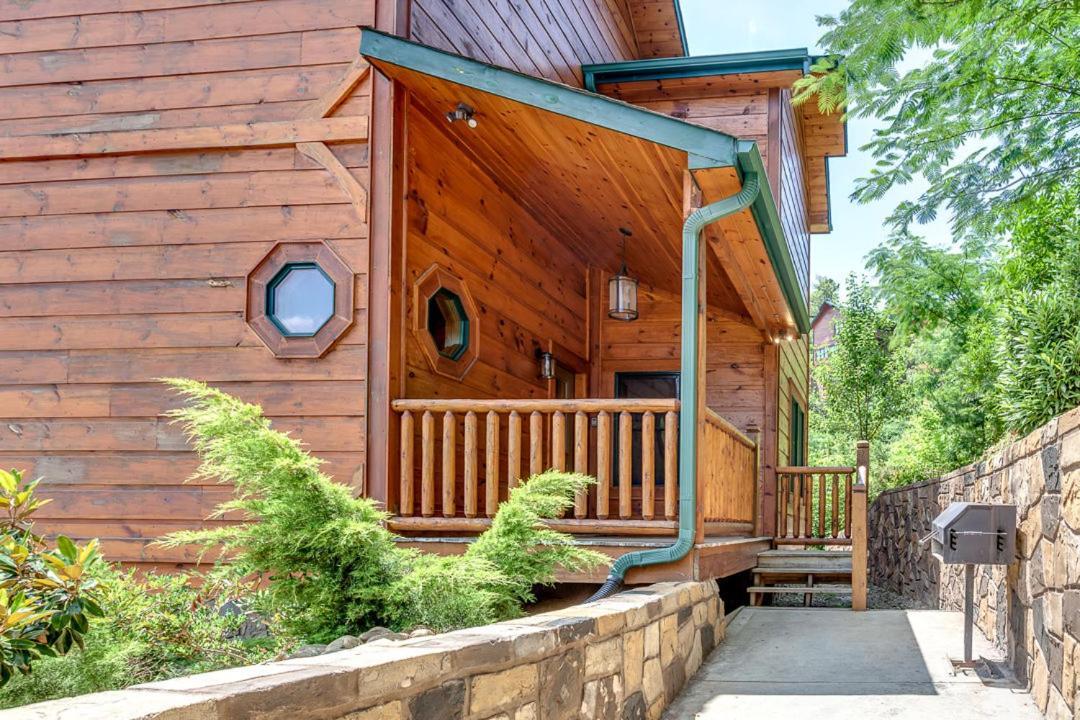 Gatlinburg Cabin With Private Hot Tub By Staycating Bagian luar foto