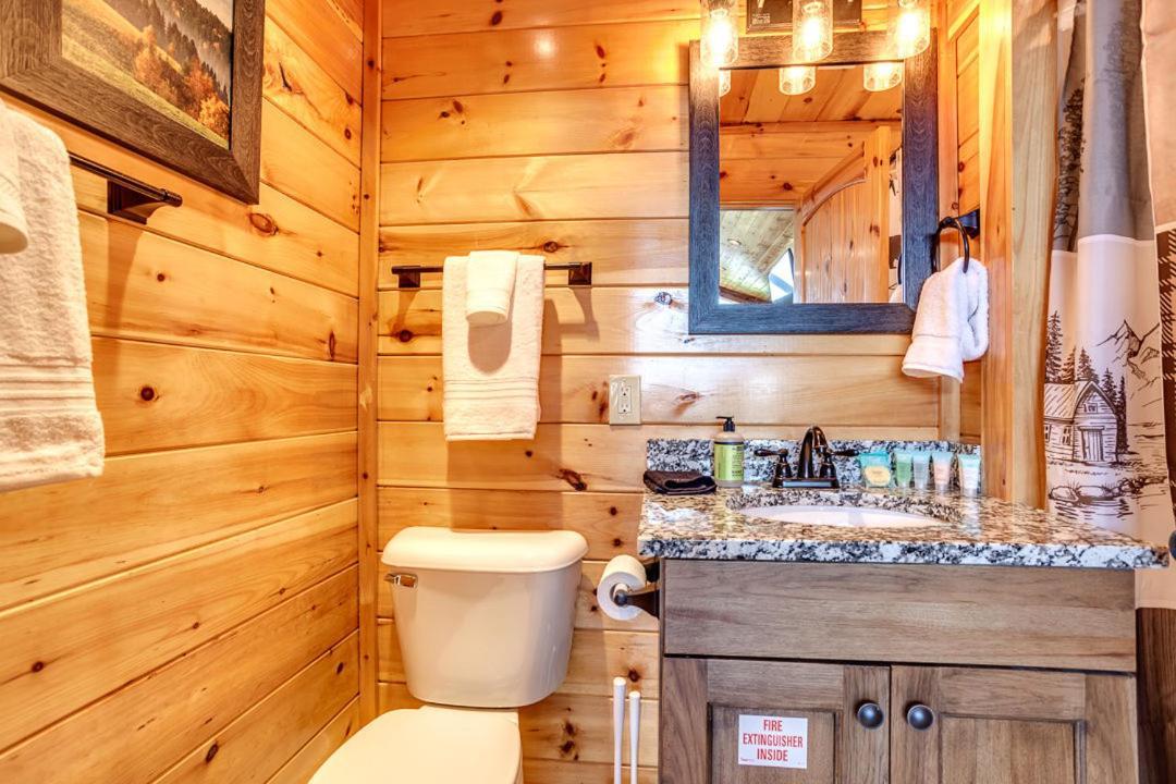 Gatlinburg Cabin With Private Hot Tub By Staycating Bagian luar foto