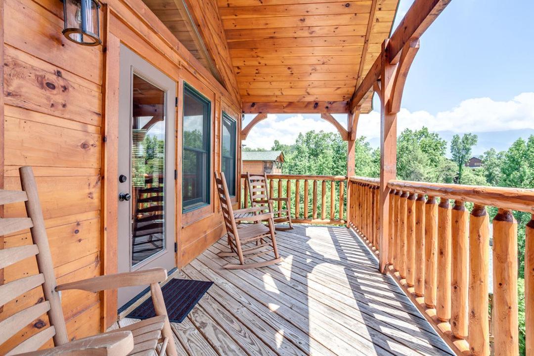 Gatlinburg Cabin With Private Hot Tub By Staycating Bagian luar foto