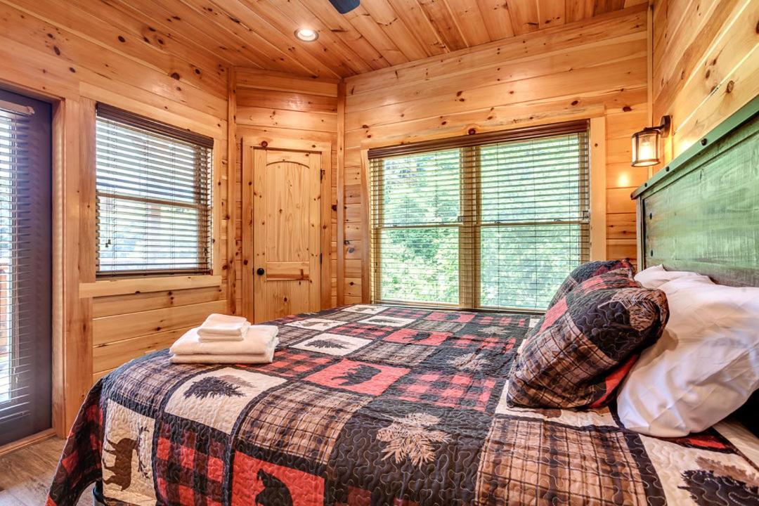 Gatlinburg Cabin With Private Hot Tub By Staycating Bagian luar foto