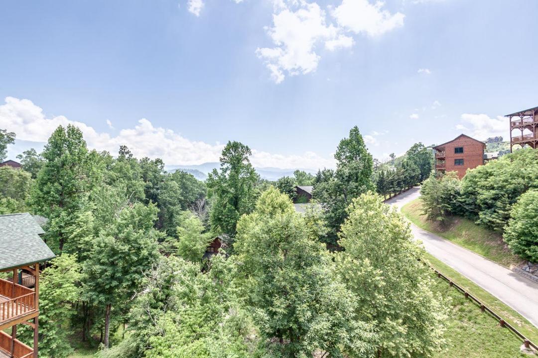 Gatlinburg Cabin With Private Hot Tub By Staycating Bagian luar foto