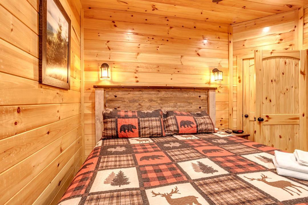 Gatlinburg Cabin With Private Hot Tub By Staycating Bagian luar foto