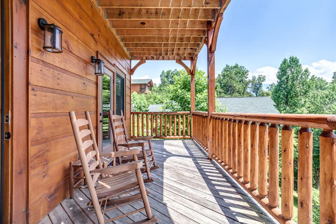 Gatlinburg Cabin With Private Hot Tub By Staycating Bagian luar foto