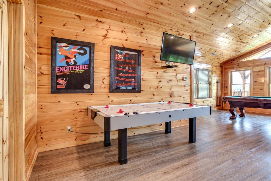 Gatlinburg Cabin With Private Hot Tub By Staycating Bagian luar foto