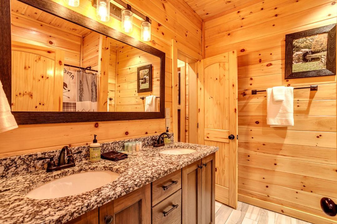 Gatlinburg Cabin With Private Hot Tub By Staycating Bagian luar foto