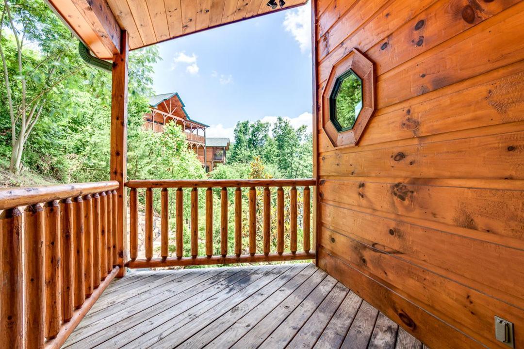 Gatlinburg Cabin With Private Hot Tub By Staycating Bagian luar foto
